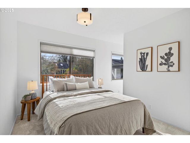 1323 Sw CARSON St, Portland, OR 97219