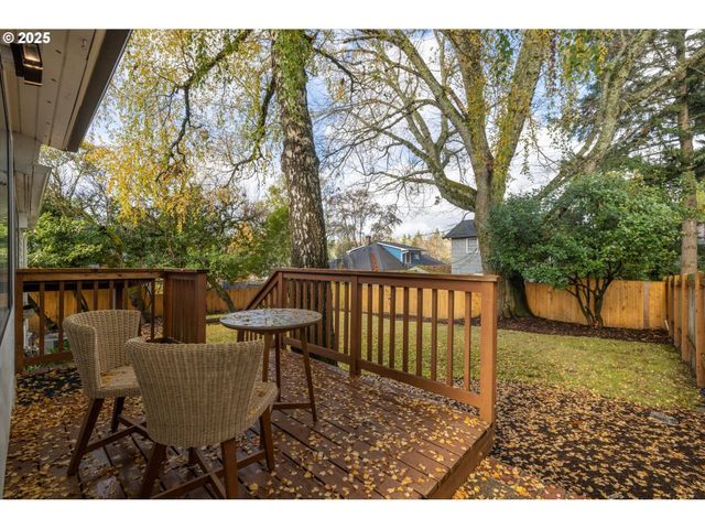 1323 Sw CARSON St, Portland, OR 97219