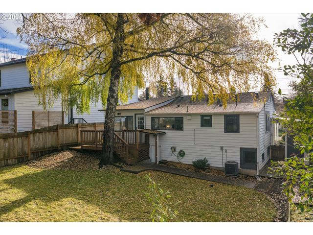 1323 Sw CARSON St, Portland, OR 97219