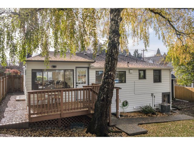 1323 Sw CARSON St, Portland, OR 97219