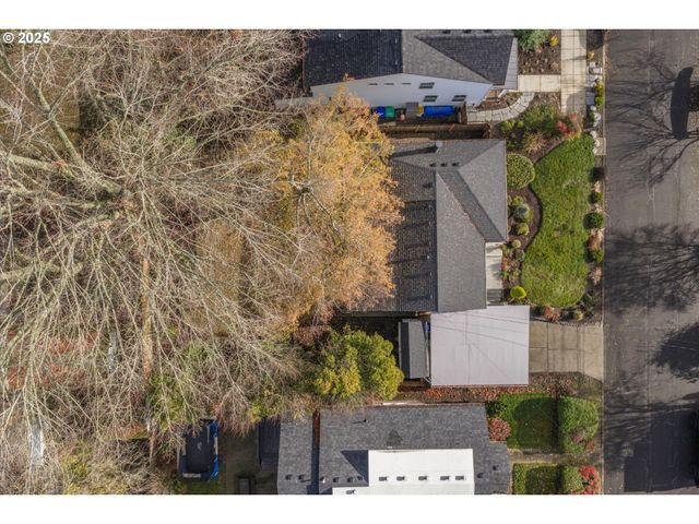 1323 Sw CARSON St, Portland, OR 97219