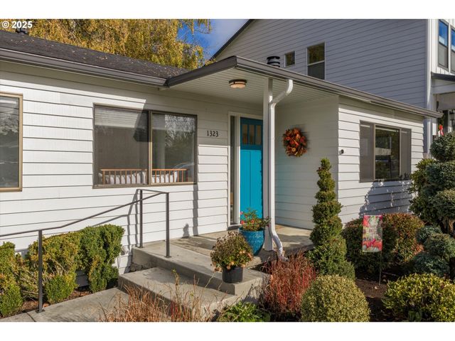 1323 Sw CARSON St, Portland, OR 97219