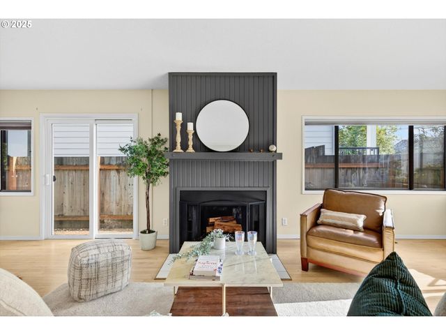 1323 Sw CARSON St, Portland, OR 97219