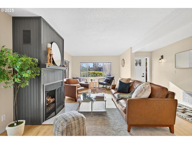 1323 Sw CARSON St, Portland, OR 97219