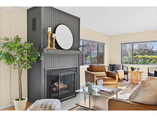 1323 Sw CARSON St, Portland, OR 97219