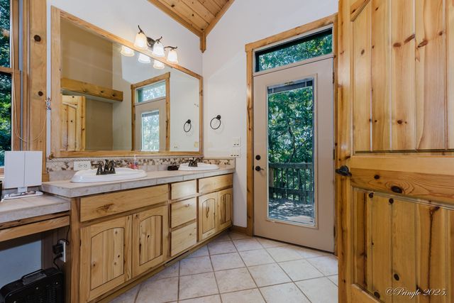 Hc 64 Box 6015, West Plains, MO 65775