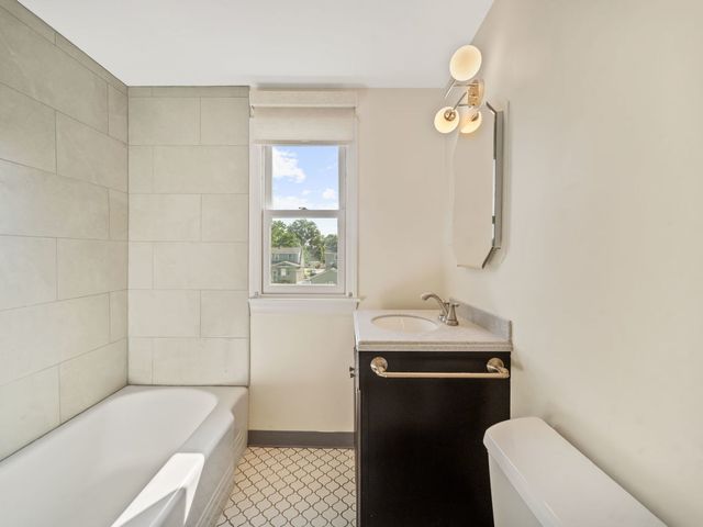 361 Bryant Avenue, Glen Ellyn, IL 60137