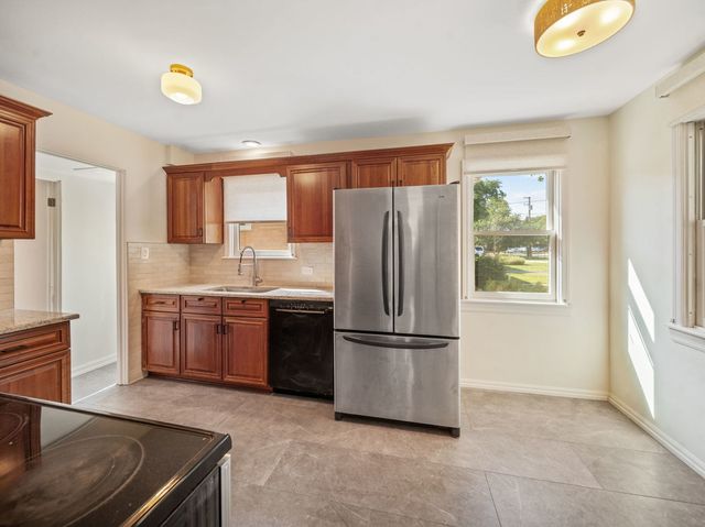 361 Bryant Avenue, Glen Ellyn, IL 60137