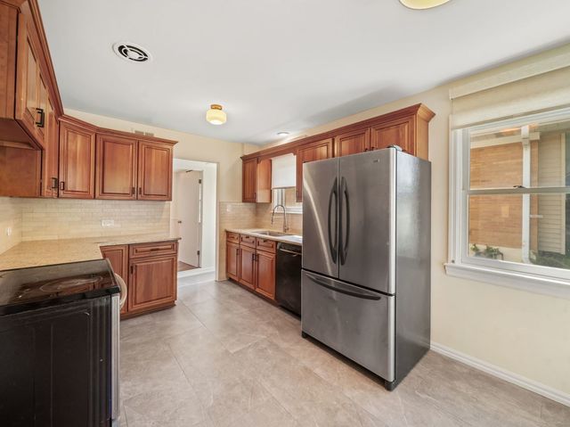 361 Bryant Avenue, Glen Ellyn, IL 60137
