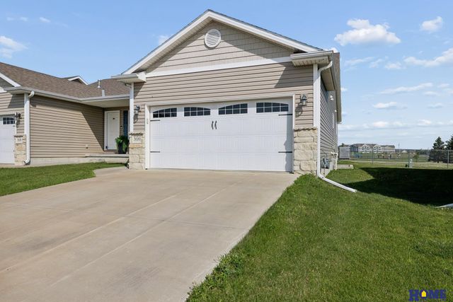 3120 King Ridge Court, Lincoln, NE 68504