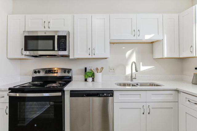 330 Ford Road 4, Saint Louis Park, MN 55426