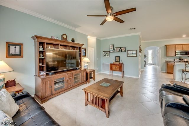 3613 Valle Santa CIR, Cape Coral, FL 33909