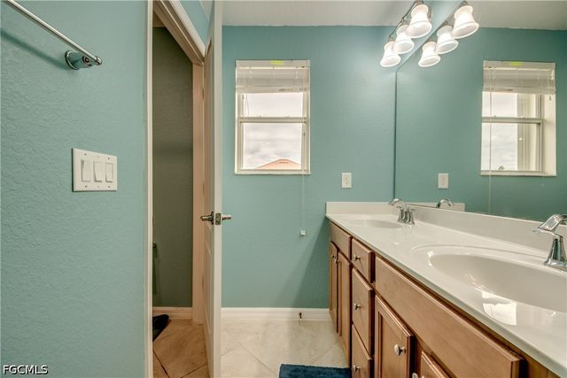 3613 Valle Santa CIR, Cape Coral, FL 33909