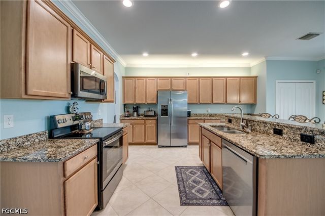 3613 Valle Santa CIR, Cape Coral, FL 33909