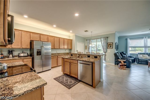 3613 Valle Santa CIR, Cape Coral, FL 33909
