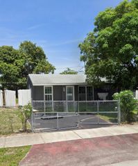 2300 SW 43rd Ave, Fort Lauderdale, FL 33317