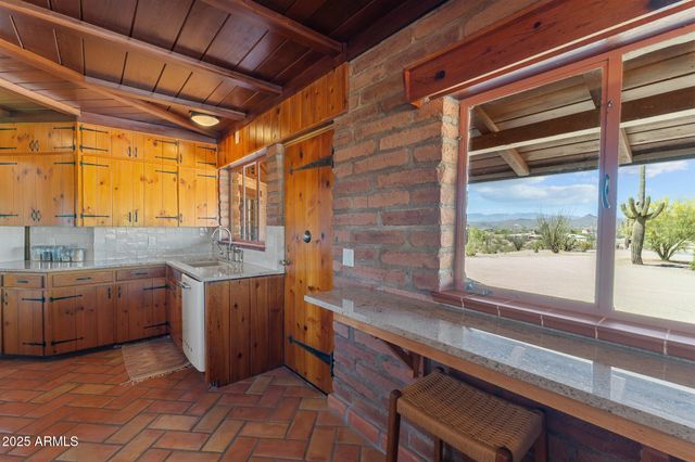 890 W PALO VERDE Drive, Wickenburg, AZ 85390