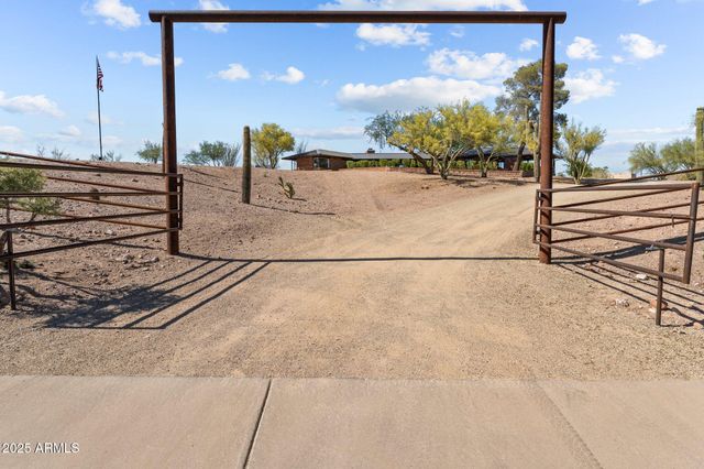 890 W PALO VERDE Drive, Wickenburg, AZ 85390