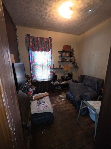 5948 W Walton Street, Chicago, IL 60651