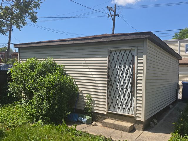 5948 W Walton Street, Chicago, IL 60651