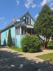 5948 W Walton Street, Chicago, IL 60651