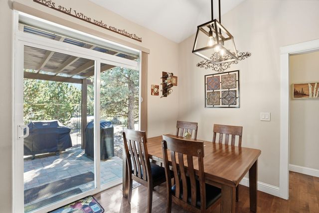 2440 Linnet Lane, Redmond, OR 97756