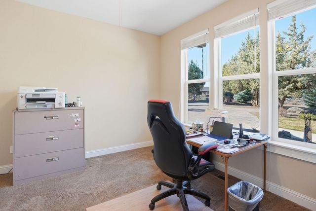 2440 Linnet Lane, Redmond, OR 97756