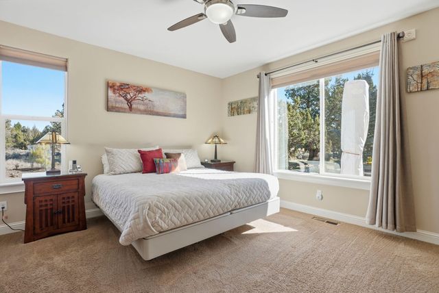 2440 Linnet Lane, Redmond, OR 97756