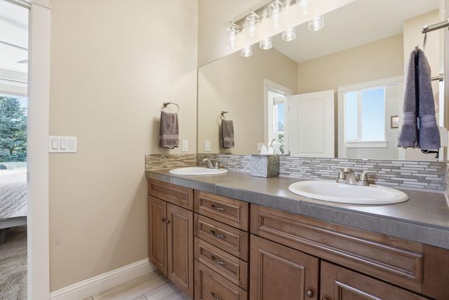 2440 Linnet Lane, Redmond, OR 97756