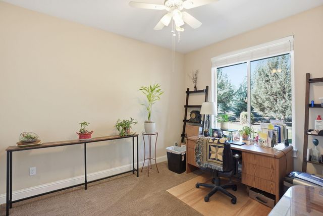 2440 Linnet Lane, Redmond, OR 97756