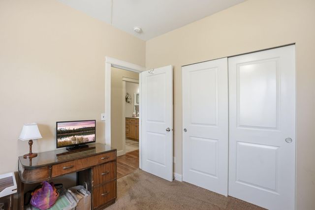 2440 Linnet Lane, Redmond, OR 97756