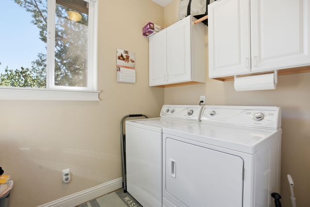 2440 Linnet Lane, Redmond, OR 97756