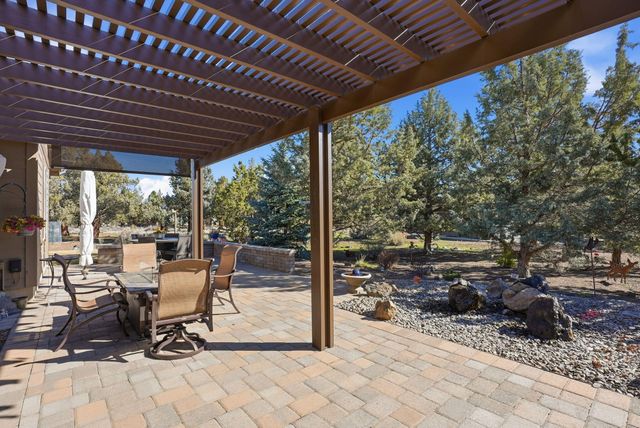 2440 Linnet Lane, Redmond, OR 97756