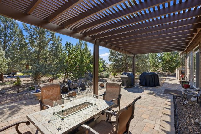 2440 Linnet Lane, Redmond, OR 97756