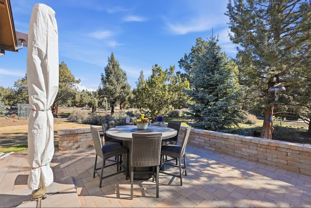 2440 Linnet Lane, Redmond, OR 97756