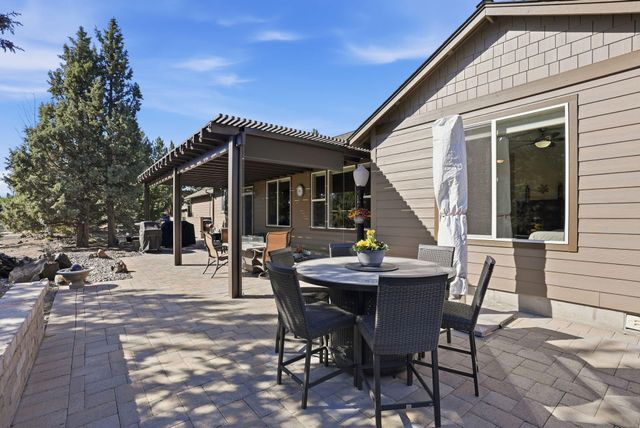 2440 Linnet Lane, Redmond, OR 97756