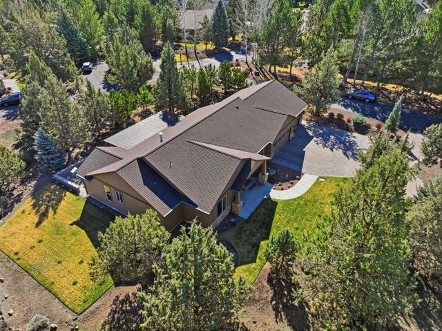 2440 Linnet Lane, Redmond, OR 97756