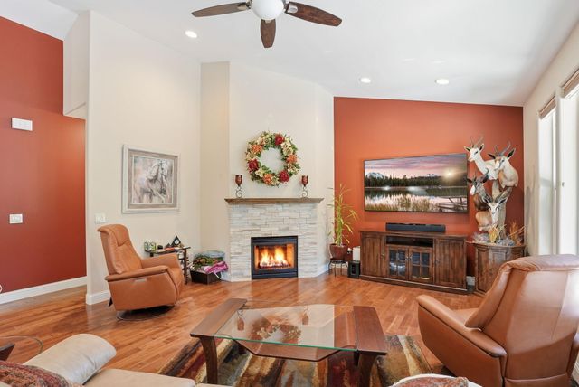 2440 Linnet Lane, Redmond, OR 97756