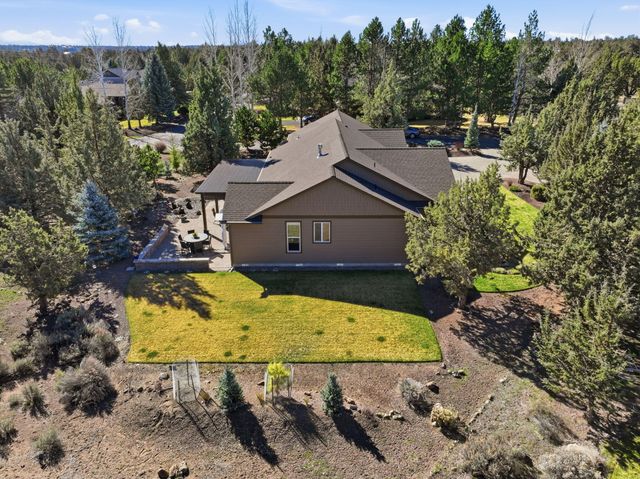 2440 Linnet Lane, Redmond, OR 97756