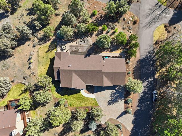 2440 Linnet Lane, Redmond, OR 97756