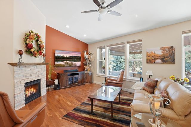 2440 Linnet Lane, Redmond, OR 97756