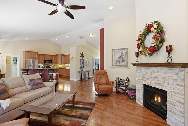 2440 Linnet Lane, Redmond, OR 97756