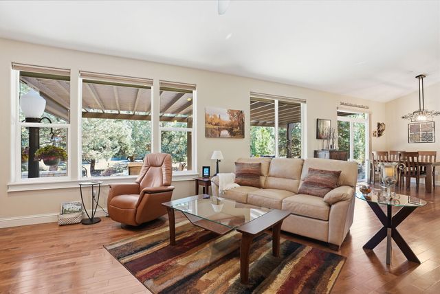 2440 Linnet Lane, Redmond, OR 97756