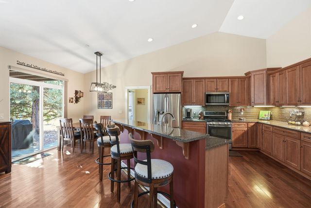 2440 Linnet Lane, Redmond, OR 97756