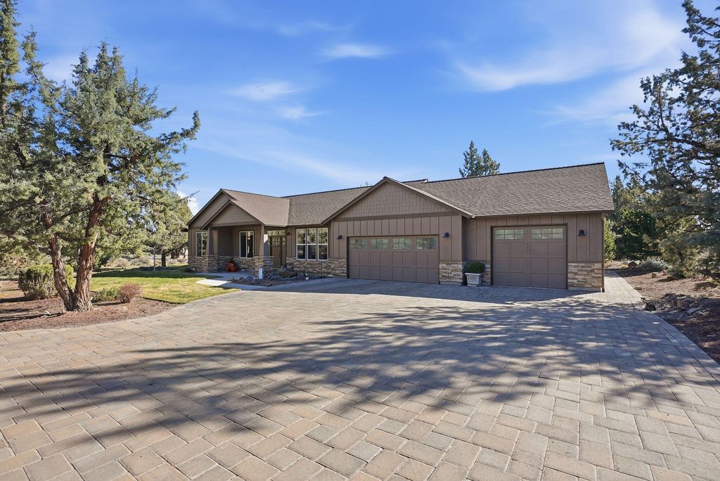 2440 Linnet Lane, Redmond, OR 97756
