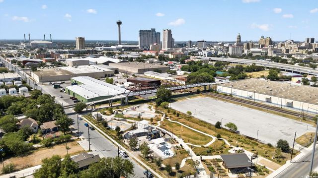 1818 E Crockett St, San Antonio, TX 78202