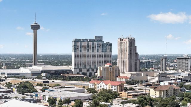 1818 E Crockett St, San Antonio, TX 78202