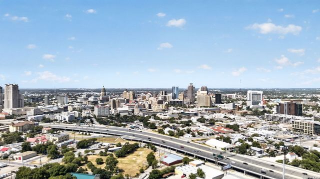 1818 E Crockett St, San Antonio, TX 78202