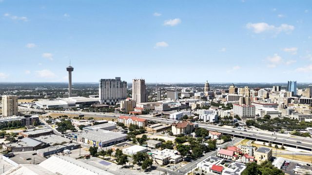 1818 E Crockett St, San Antonio, TX 78202