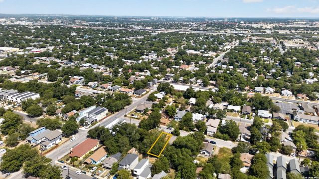 1818 E Crockett St, San Antonio, TX 78202